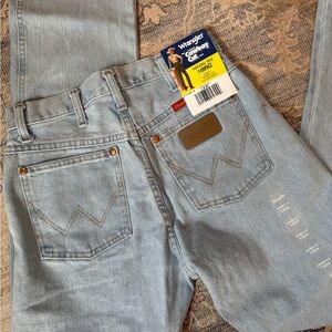 Wrangler Women’s Cowboy Fit Light Blue Relaxed Jeans